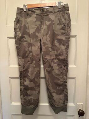 Prada Woman’s Camo Cargo Pants - Olive/Taupe, Capri sz 8, inseam 25